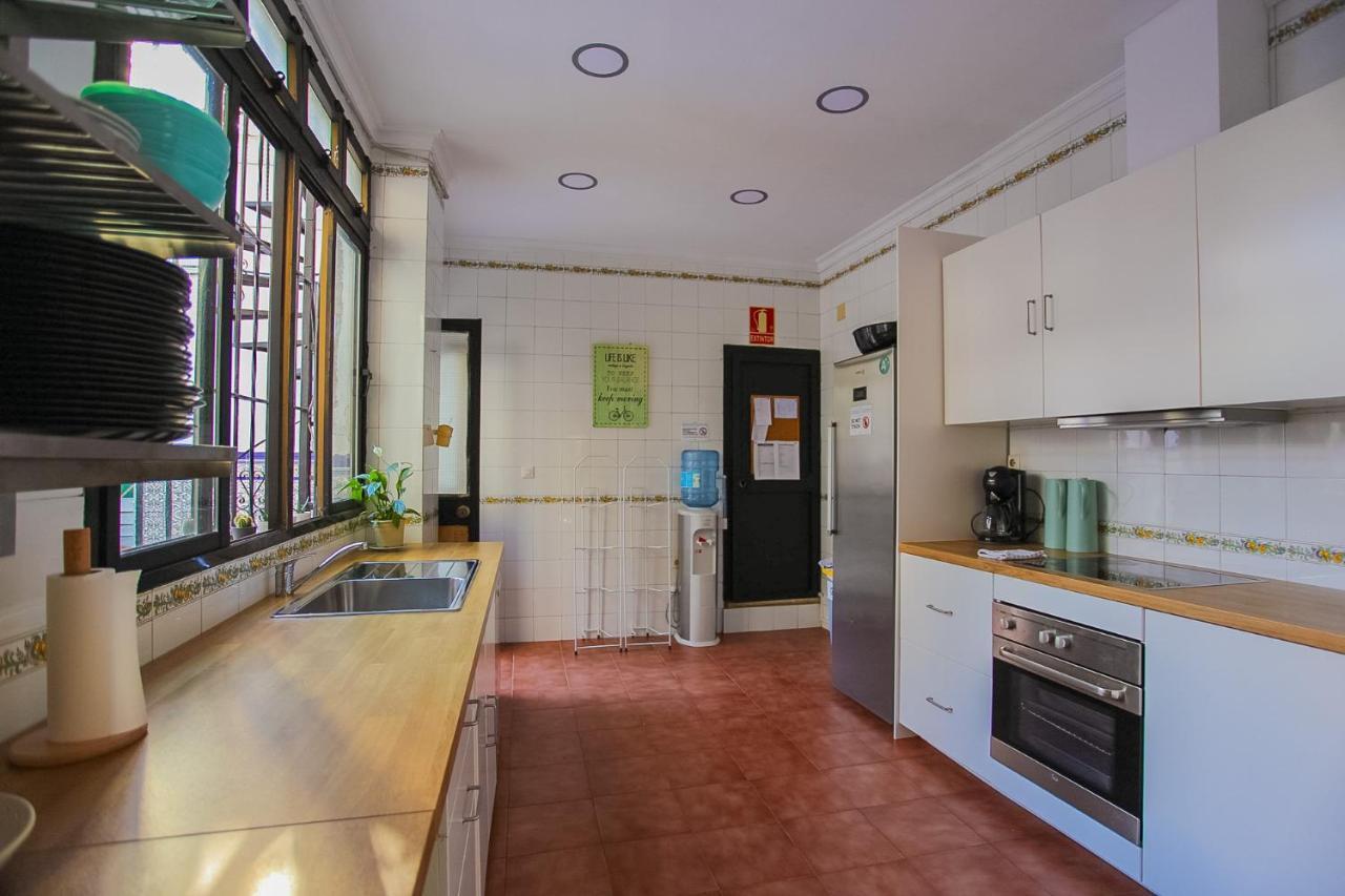 Barbatuke Bed & Bike Hostel Malaga Exterior photo